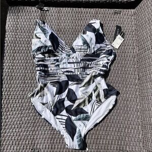 La Blanca Women's  Strappy Back Tummy Control One-Piece Swimsuit - 16 NWT Palm